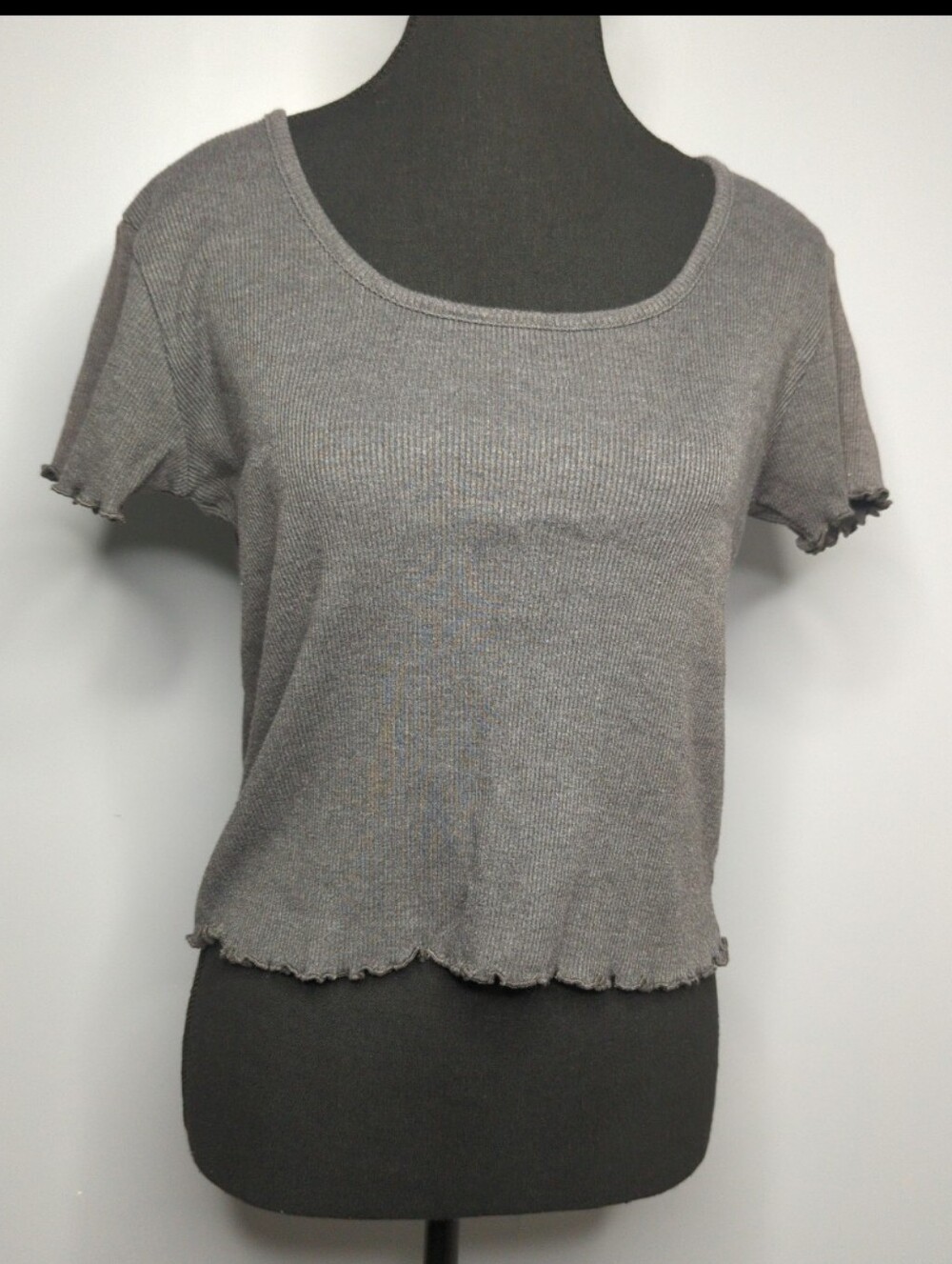 Us Three Grey Ribbed Lettuce-Edge Crop Top Short Sleeve Scoop Neck - Size L